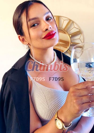 Emilia 988302966, Mujer que hace videollamadas y sexting