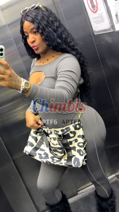 Pamela, travesti en Metro La Moneda (Santiago)