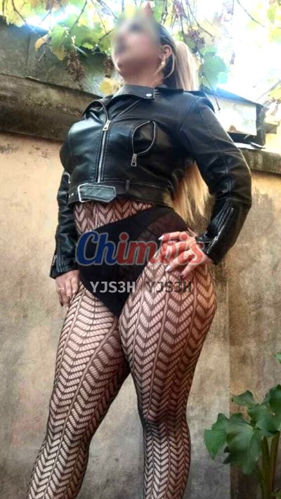 Amanda, mujer que hace videollamadas y sexting