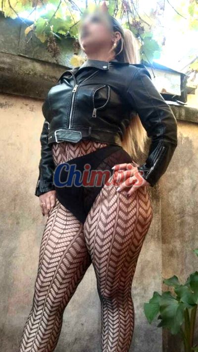 Amanda, mujer que hace videollamadas y sexting
