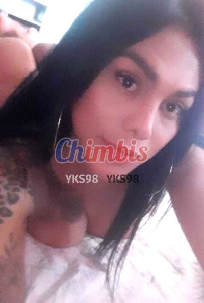 Melani, trans en Metro Santa Isabel (Santiago)